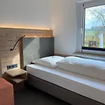 Hotel Mintarder Wasserbahnhof 3*