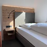 Mintarder Wasserbahnhof 3*