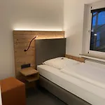 Mintarder Wasserbahnhof Hotel