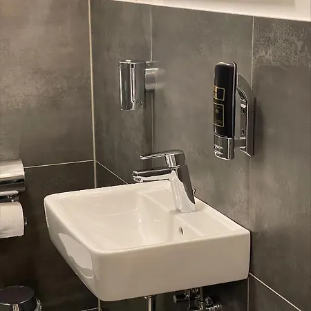 酒店 Mintarder Wasserbahnhof 鲁尔河畔米尔海姆