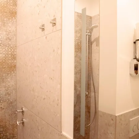 Mintarder Wasserbahnhof Szálloda 3*