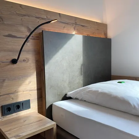 Mintarder Wasserbahnhof Hotell 3*