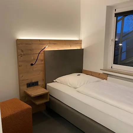 Mintarder Wasserbahnhof Hotel
