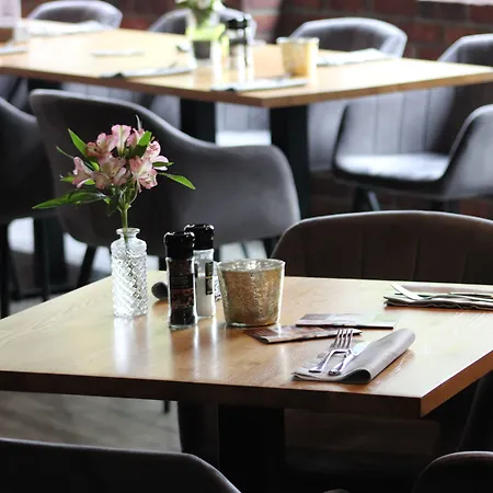 Mintarder Wasserbahnhof 3*