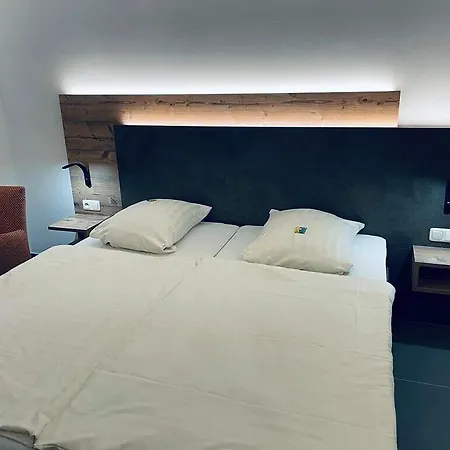 Mintarder Wasserbahnhof 3*