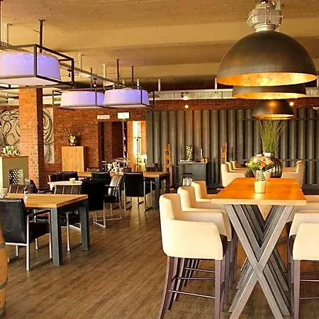 Mintarder Wasserbahnhof 호텔 3*