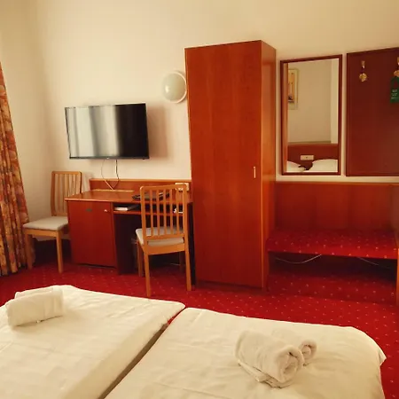 Szálloda Mintarder Wasserbahnhof