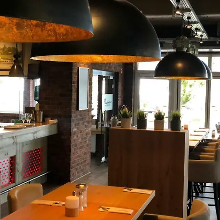 Mintarder Wasserbahnhof Szálloda 3*