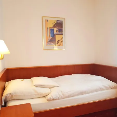 Szálloda Mintarder Wasserbahnhof