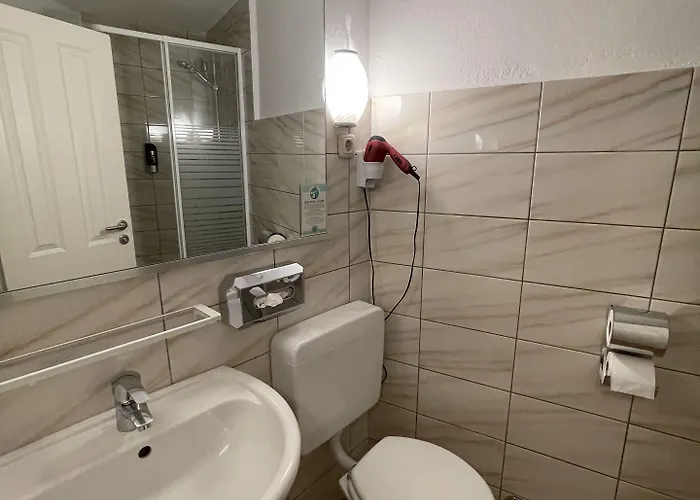 Mintarder Wasserbahnhof Отель