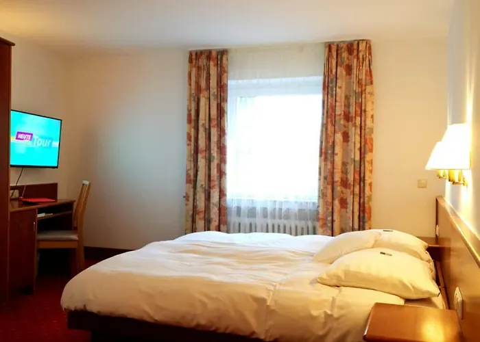 Mintarder Wasserbahnhof Отель Мильгейм-на-Руре