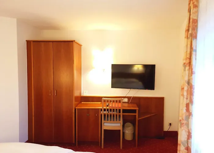 Mintarder Wasserbahnhof Отель 3*